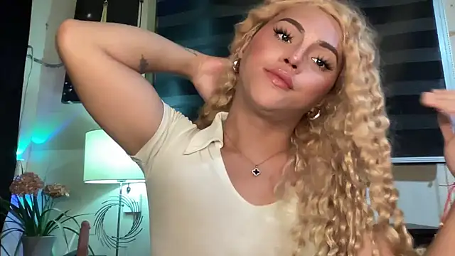 Snapshot of calimonroe chatting on 10-11-25, 08:29 calimonroe online show from 10-11-25, 08:29