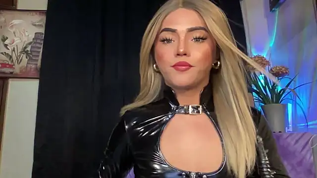 Snapshot of calimonroe chatting on 10-22-25, 07:02 calimonroe online show from 10-22-25, 07:02