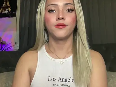 Snapshot of calimonroe chatting on 12-19-25, 12:39 calimonroe online show from 12-19-25, 12:39