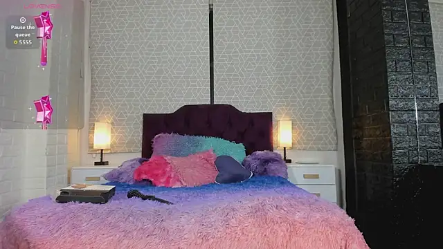 Snapshot of Zamara_Kleii chatting on 09-17-25, 05:20 Zamara Kleii online show from 09-17-25, 05:20