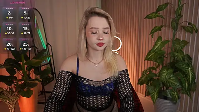 LauraWifeness online show from 11-06-25, 06:03