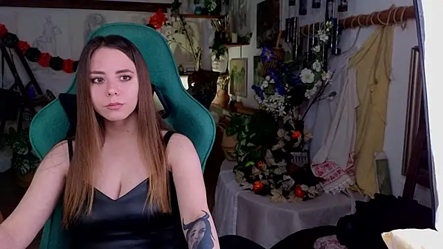 Snapshot of IvoryWood_ chatting on 10-28-25, 04:31 IvoryWood online show from 10-28-25, 04:31