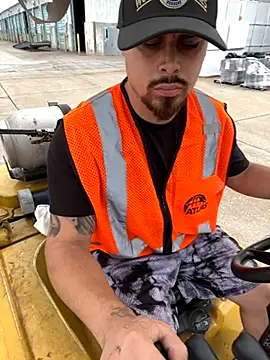 PuttieIn online show from 09-18-25, 05:26