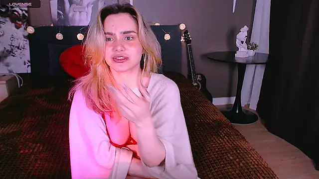 Snapshot of Chloe_Ravens chatting on 09-11-25, 08:20 Chloe Ravens online show from 09-11-25, 08:20