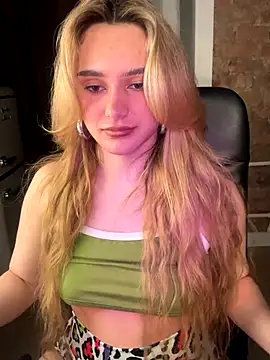 Chloe Ravens online show from 10-04-25, 08:07