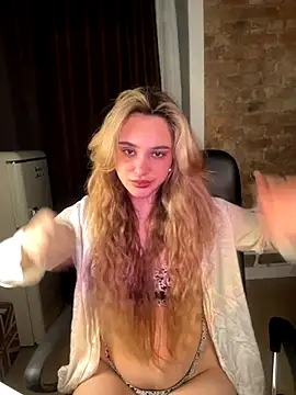 Snapshot of Chloe_Ravens chatting on 10-07-25, 08:06 Chloe Ravens online show from 10-07-25, 08:06