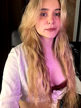 Snapshot of Chloe_Ravens chatting on 10-11-25, 08:07 Chloe Ravens online show from 10-11-25, 08:07