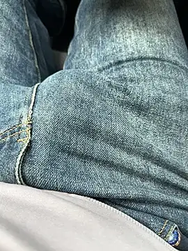 Snapshot of Cruel00 chatting on 10-20-25, 09:43 Cruel00 online show from 10-20-25, 09:43