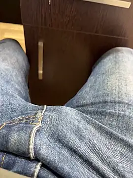 Snapshot of Cruel00 chatting on 10-22-25, 09:53 Cruel00 online show from 10-22-25, 09:53