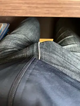 Snapshot of Cruel00 chatting on 12-15-25, 07:23 Cruel00 online show from 12-15-25, 07:23