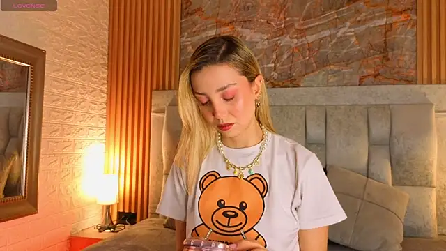 Snapshot of miaroldan chatting on 11-14-25, 05:44 miaroldan online show from 11-14-25, 05:44