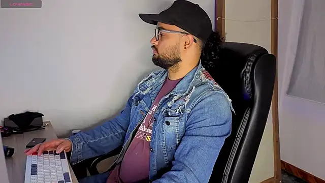 Ernesto-Rodriguez82 online show from 10-10-25, 02:32