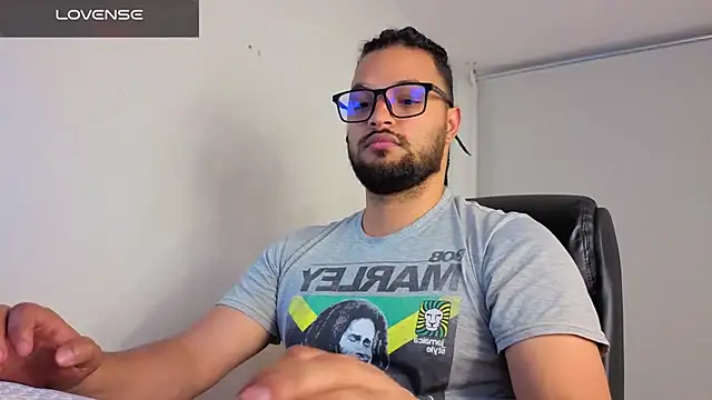 Snapshot of Ernesto-Rodriguez82 chatting on 04-26-26, 04:54 Ernesto-Rodriguez82 online show from 04-26-26, 04:54