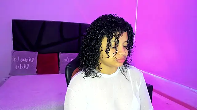 Snapshot of Dakota_Mars chatting on 09-26-25, 12:09 Dakota Mars online show from 09-26-25, 12:09