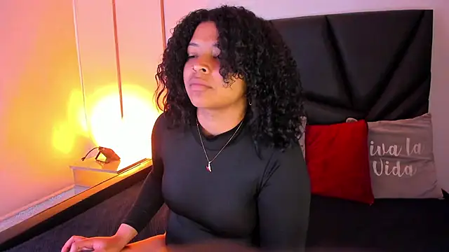 Snapshot of Dakota_Mars chatting on 11-27-25, 08:55 Dakota Mars online show from 11-27-25, 08:55