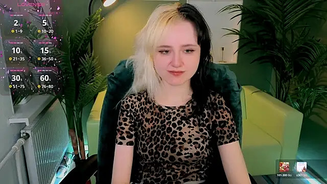 Snapshot of girl_next_doorr chatting on 03-28-26, 01:11 girl next doorr online show from 03-28-26, 01:11