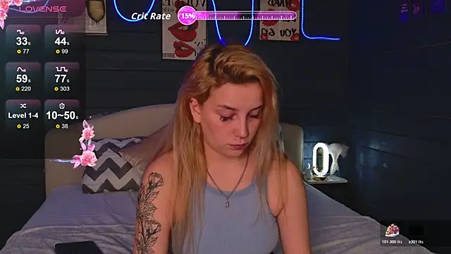 Snapshot of Crystal_Jull chatting on 11-10-25, 04:17 Crystal Jull online show from 11-10-25, 04:17