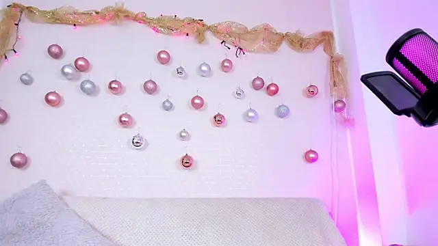 missweetpeach online show from 12-18-25, 11:44