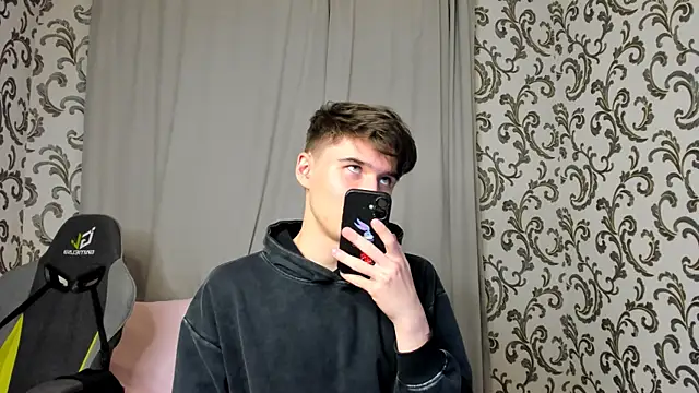 Snapshot of SherlockMax chatting on 09-11-25, 04:29 SherlockMax online show from 09-11-25, 04:29