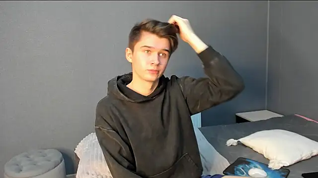 Snapshot of SherlockMax chatting on 10-16-25, 07:15 SherlockMax online show from 10-16-25, 07:15