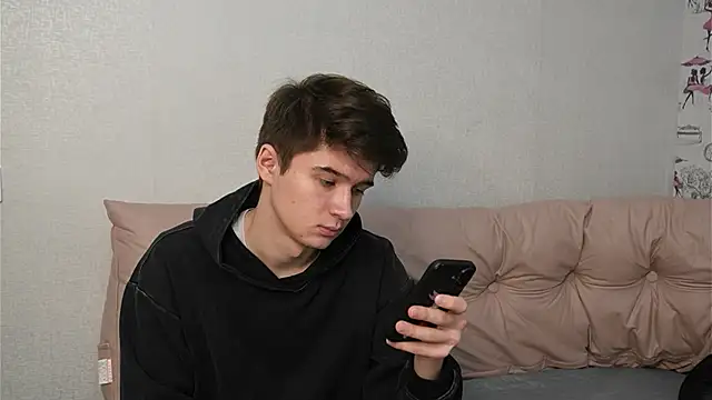 Snapshot of SherlockMax chatting on 10-23-25, 07:12 SherlockMax online show from 10-23-25, 07:12