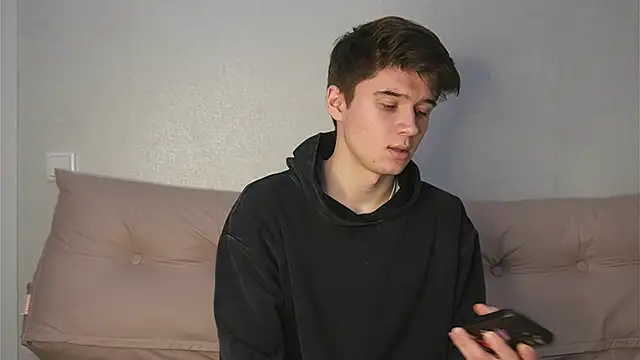 Snapshot of SherlockMax chatting on 10-24-25, 07:32 SherlockMax online show from 10-24-25, 07:32