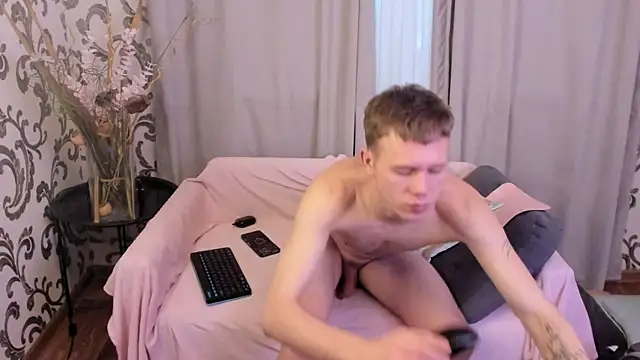 Snapshot of SherlockMax chatting on 12-14-25, 06:19 SherlockMax online show from 12-14-25, 06:19