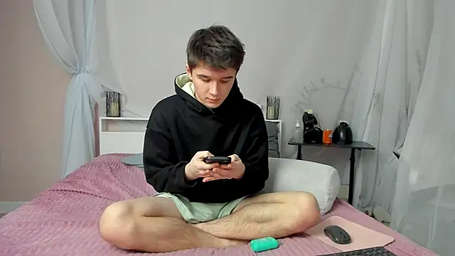 Snapshot of SherlockMax chatting on 01-11-26, 10:31 SherlockMax online show from 01-11-26, 10:31