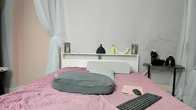 Snapshot of SherlockMax chatting on 01-13-26, 07:24 SherlockMax online show from 01-13-26, 07:24