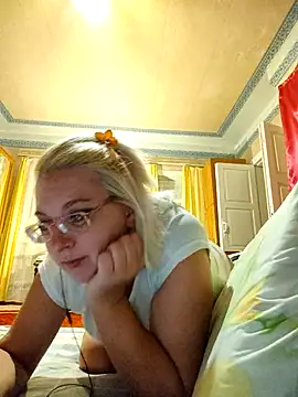 Snapshot of VikaKing chatting on 07-11-26, 06:10 VikaKing online show from 07-11-26, 06:10