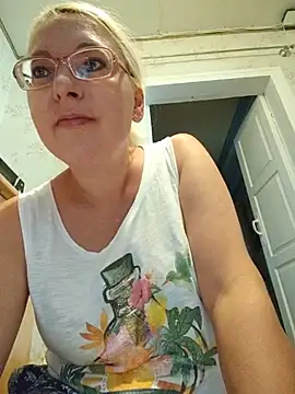 Snapshot of VikaKing chatting on 07-17-26, 05:36 VikaKing online show from 07-17-26, 05:36