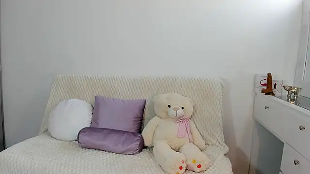 Snapshot of miaravel_ chatting on 12-18-25, 05:52 miaravel online show from 12-18-25, 05:52