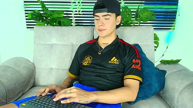 CamiiGuzmanX online show from 02-02-26, 08:07