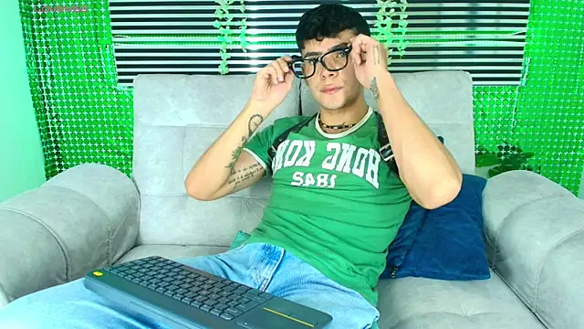 CamiiGuzmanX online show from 03-18-26, 09:18