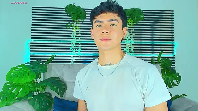 CamiiGuzmanX online show from 04-20-26, 08:43