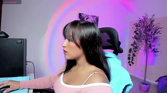 Cameroon-Diaz online show from 09-11-25, 01:44