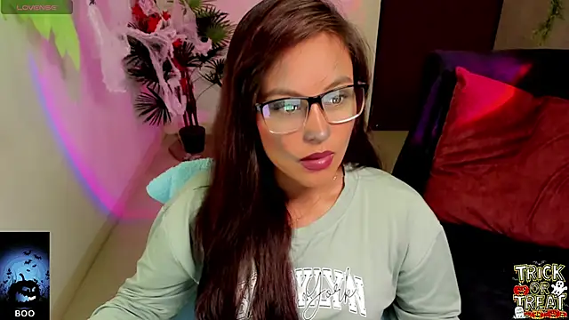 Cameroon-Diaz online show from 10-30-25, 01:56