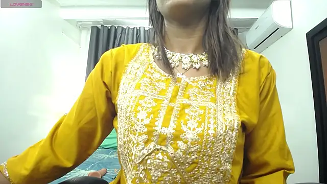 Snapshot of kairadayamai chatting on 04-13-26, 12:32 kairadayamai online show from 04-13-26, 12:32