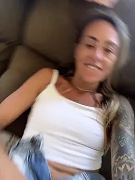 Snapshot of Princesahtinha chatting on 02-11-26, 04:56 Princesahtinha online show from 02-11-26, 04:56