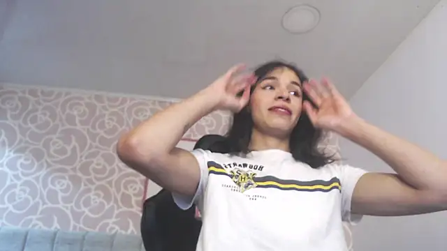 Snapshot of Mia_swift_ch chatting on 10-01-25, 10:05 Mia swift ch online show from 10-01-25, 10:05