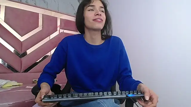 Snapshot of Mia_swift_ch chatting on 10-18-25, 03:13 Mia swift ch online show from 10-18-25, 03:13