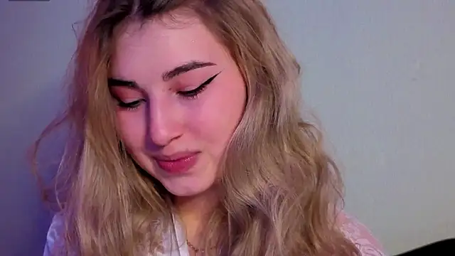 Snapshot of sugarskitty chatting on 10-31-25, 01:17 sugarskitty online show from 10-31-25, 01:17