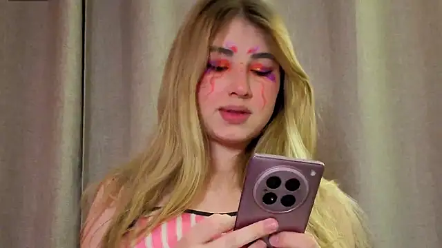 Snapshot of sugarskitty chatting on 11-05-25, 12:43 sugarskitty online show from 11-05-25, 12:43