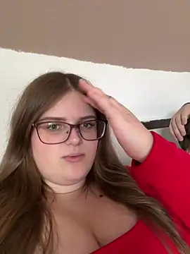 Snapshot of CurvyPaar2 chatting on 02-01-26, 02:37 CurvyPaar2 online show from 02-01-26, 02:37