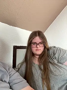 Snapshot of CurvyPaar2 chatting on 02-15-26, 10:25 CurvyPaar2 online show from 02-15-26, 10:25