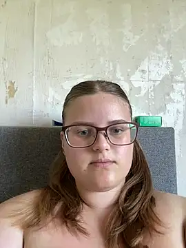 Snapshot of CurvyPaar2 chatting on 06-26-26, 01:48 CurvyPaar2 online show from 06-26-26, 01:48