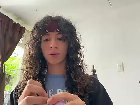 camille delrey online show from 10-16-25, 04:41