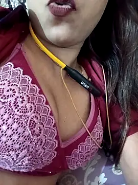 Snapshot of payalsharma95 chatting on 10-01-25, 04:24 payalsharma95 online show from 10-01-25, 04:24