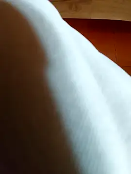 Snapshot of meomeocute chatting on 11-06-25, 04:46 meomeocute online show from 11-06-25, 04:46