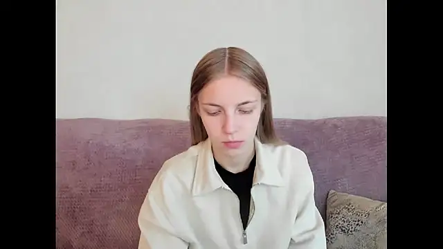 HitGyrl online show from 10-15-25, 01:17